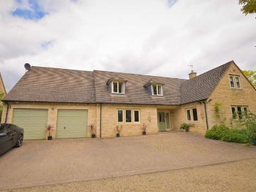 4 bedroom detached house to rent