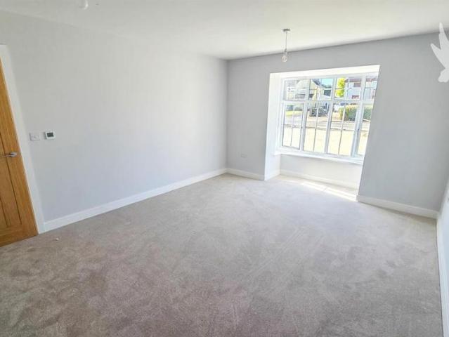 4 bedroom detached house to rent