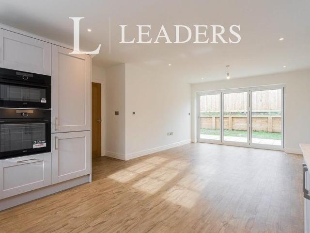 4 bedroom detached house to rent