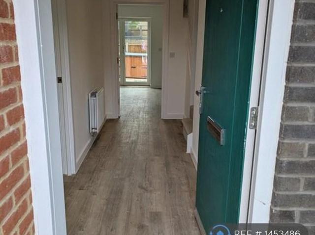 4 bedroom detached house to rent