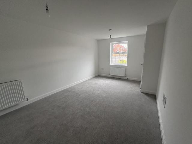 4 bedroom detached house to rent
