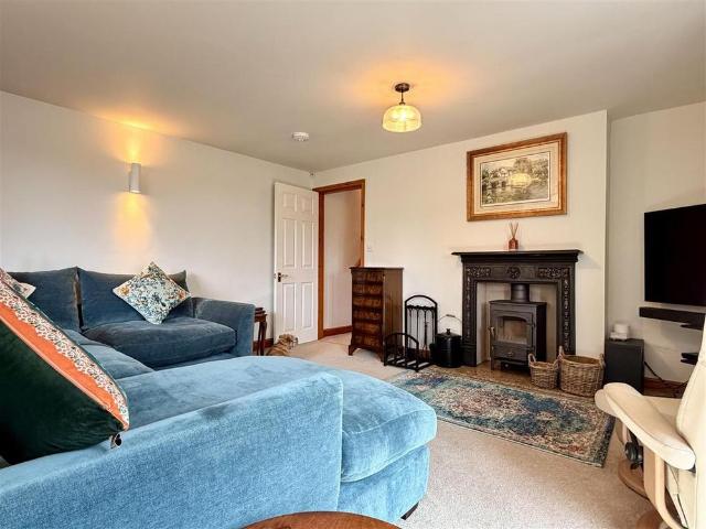 4 bedroom detached house to rent