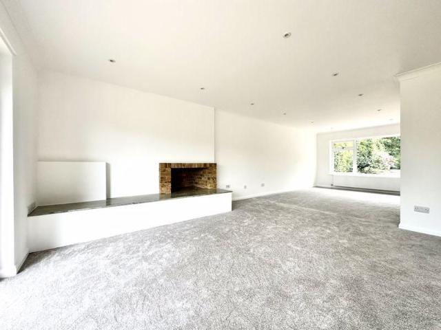 4 bedroom detached house to rent