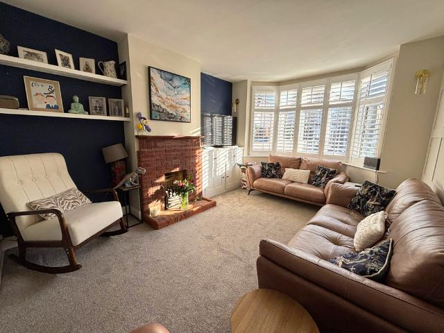 4 bedroom detached house to rent