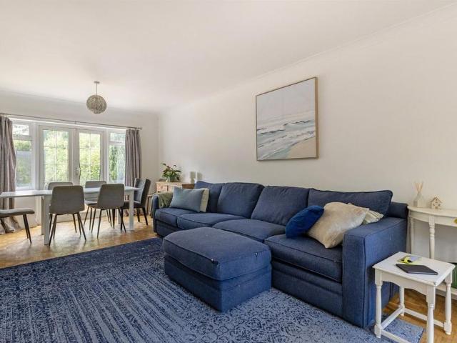 4 bedroom detached house to rent