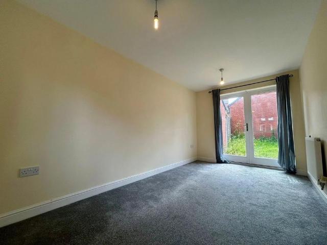 4 bedroom detached house to rent