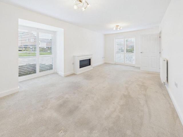 4 bedroom detached house to rent