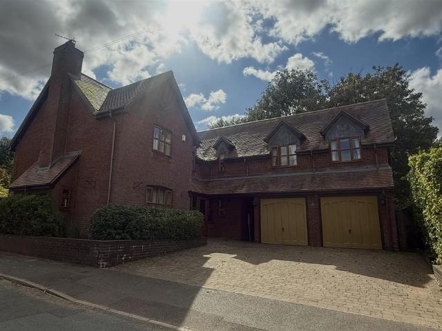 4 bedroom detached house to rent