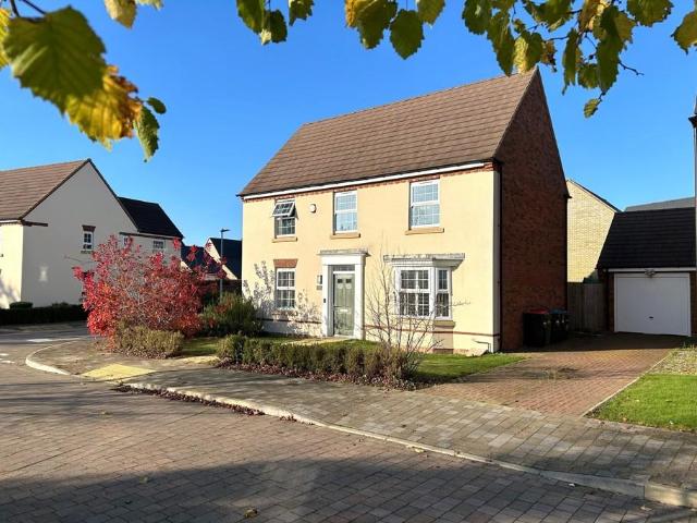 4 bedroom detached house to rent