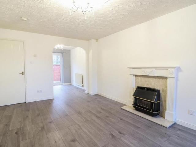 4 bedroom detached house to rent