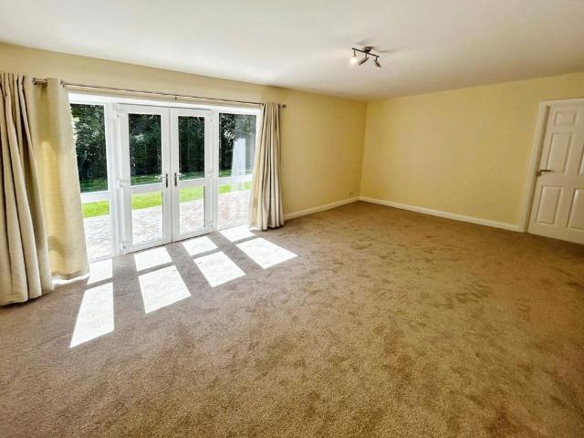 4 bedroom detached house to rent