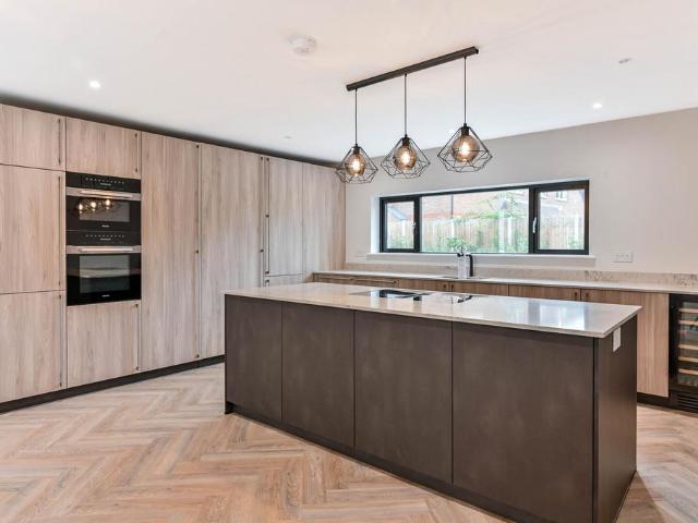 4 bedroom detached house to rent