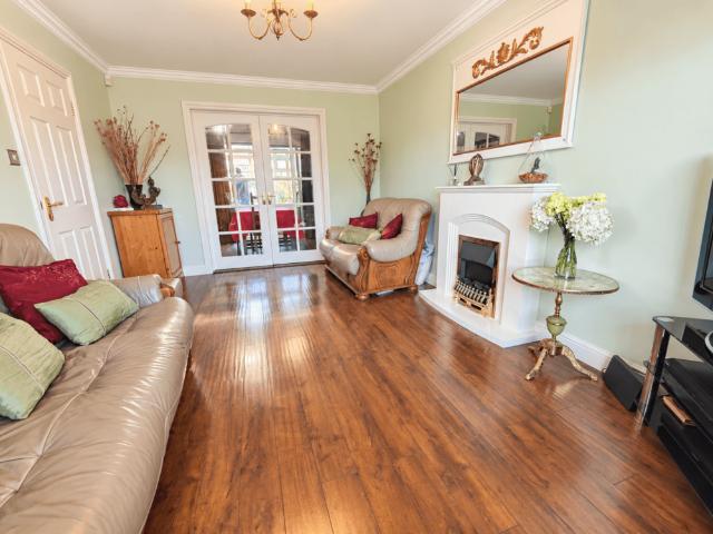 4 bedroom detached house to rent