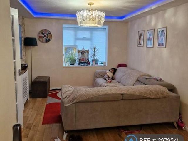 4 bedroom detached house to rent