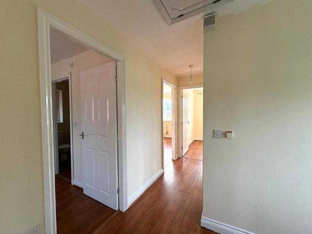 4 bedroom detached house to rent