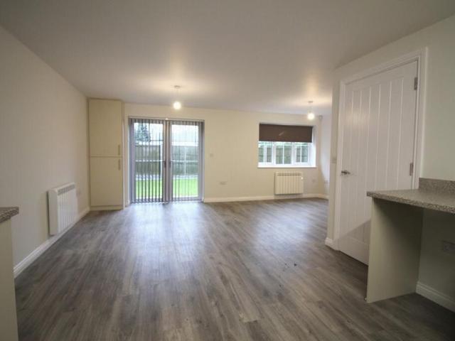 4 bedroom detached house to rent