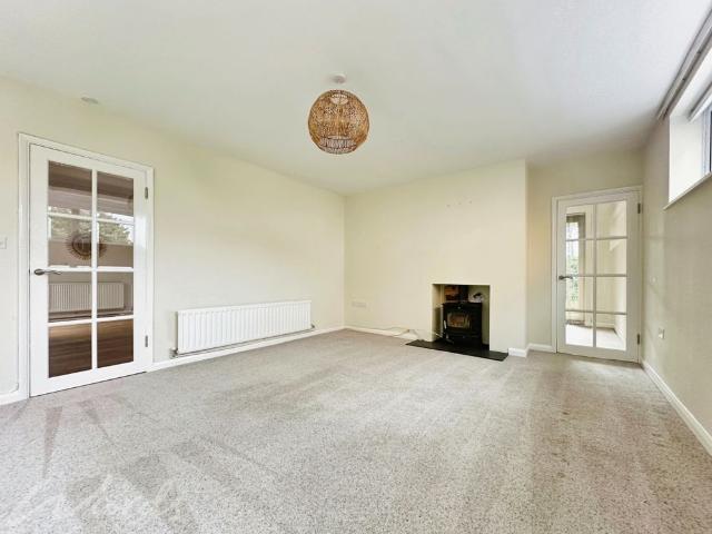 4 bedroom detached house to rent