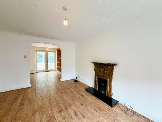 4 bedroom detached house to rent