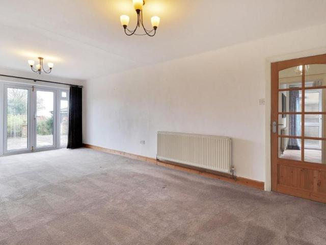 4 bedroom detached house to rent