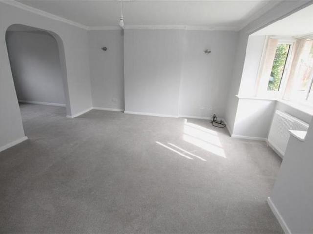 4 bedroom detached house to rent