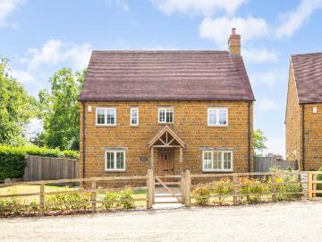 4 bedroom detached house to rent