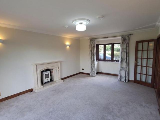 4 bedroom detached house to rent