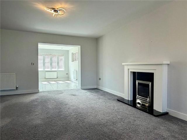 4 bedroom detached house to rent