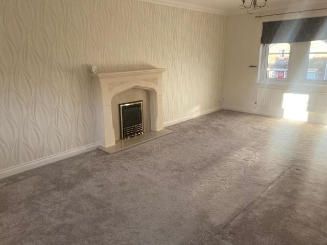 4 bedroom detached house to rent