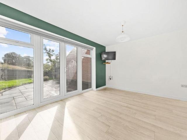4 bedroom detached house to rent