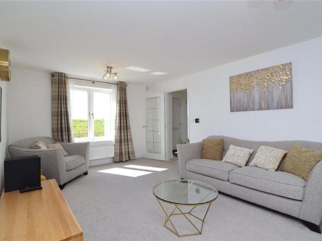 4 bedroom detached house to rent