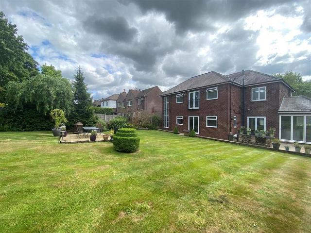 4 bedroom detached house to rent