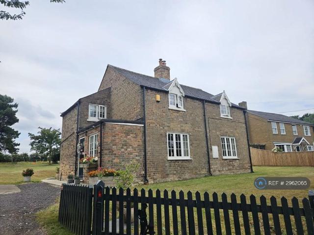 4 bedroom detached house to rent