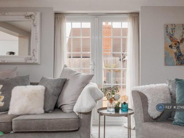 4 bedroom detached house to rent