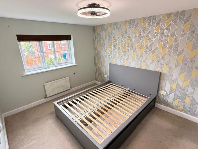 4 bedroom detached house to rent