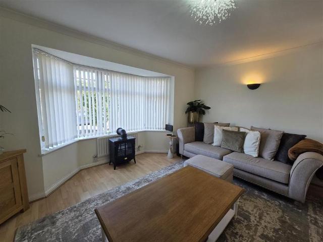 4 bedroom detached house to rent
