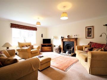 4 bedroom detached house to rent