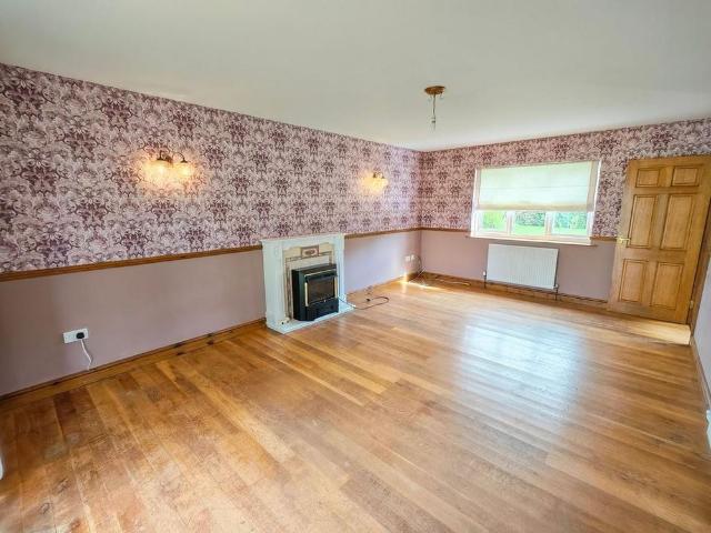 4 bedroom detached house to rent