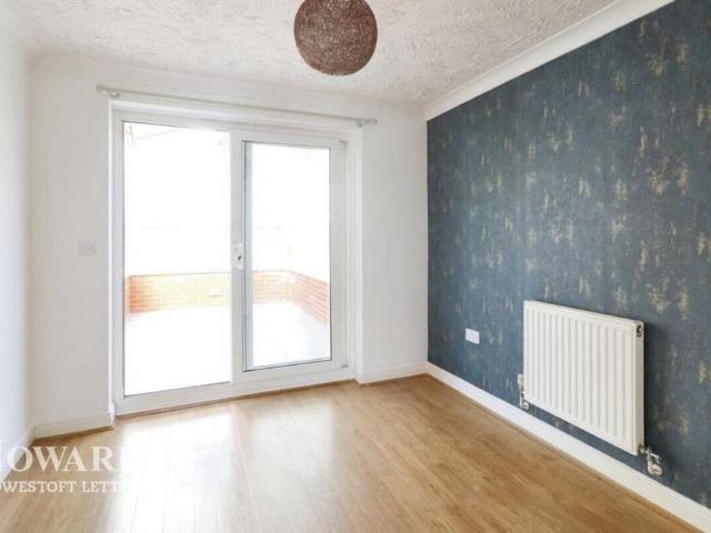 4 bedroom detached house to rent