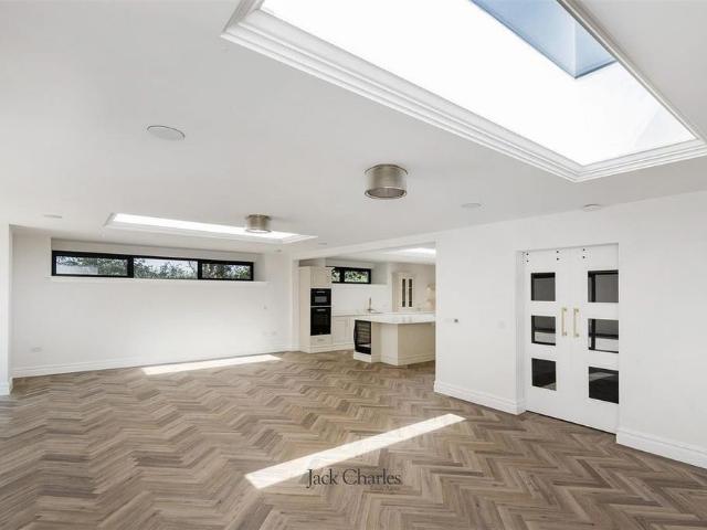 4 bedroom detached house to rent