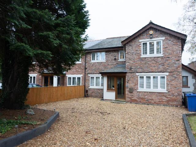 4 bedroom detached house to rent