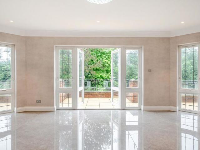 4 bedroom detached house to rent