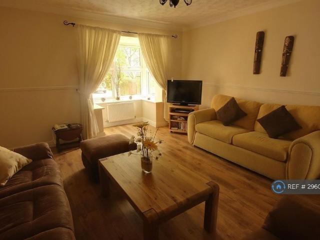 4 bedroom detached house to rent