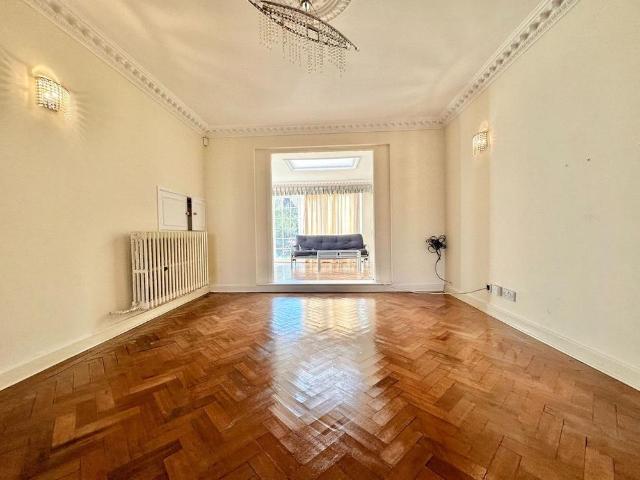 4 bedroom detached house to rent