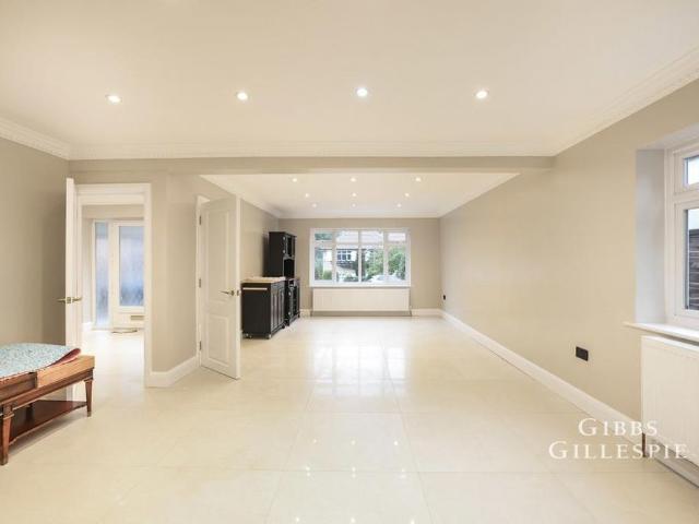 4 bedroom detached house to rent
