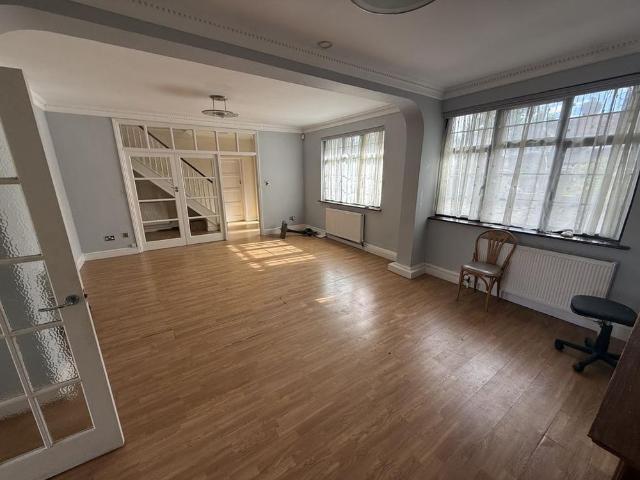 4 bedroom detached house to rent
