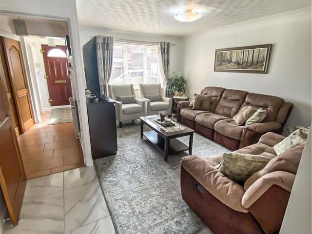 4 bedroom detached house to rent