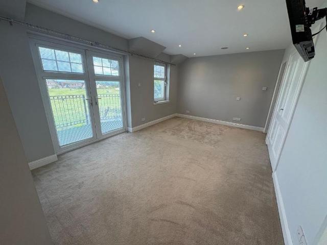 4 bedroom detached house to rent