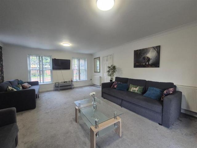 4 bedroom detached house to rent