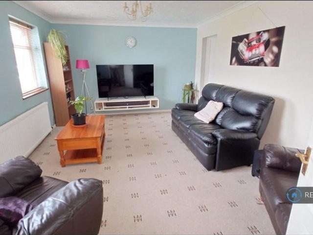4 bedroom detached house to rent