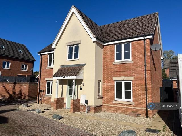 4 bedroom detached house to rent